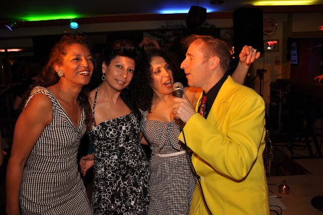 min 2009 05 06 cargo club 198